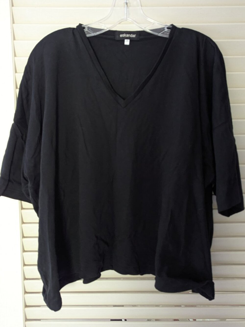 Eskandar v-neck tee